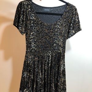 Fit n flare print dress. XS